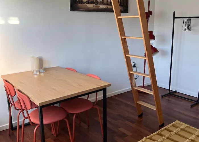 Convenient - Close To Everything דירה *